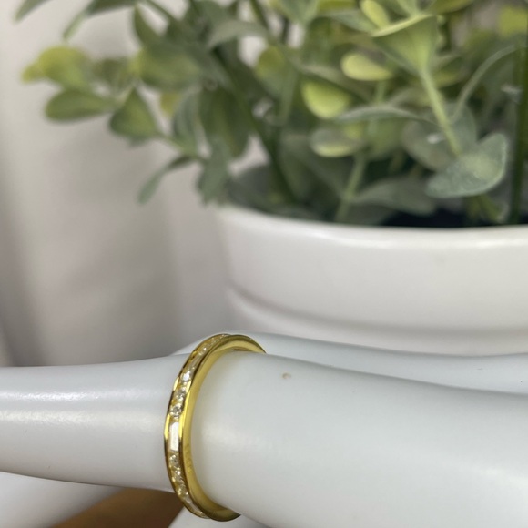 1 CARAT WHITE SAPPHIRE Eternity ring. 14k over silver. - Picture 3 of 10